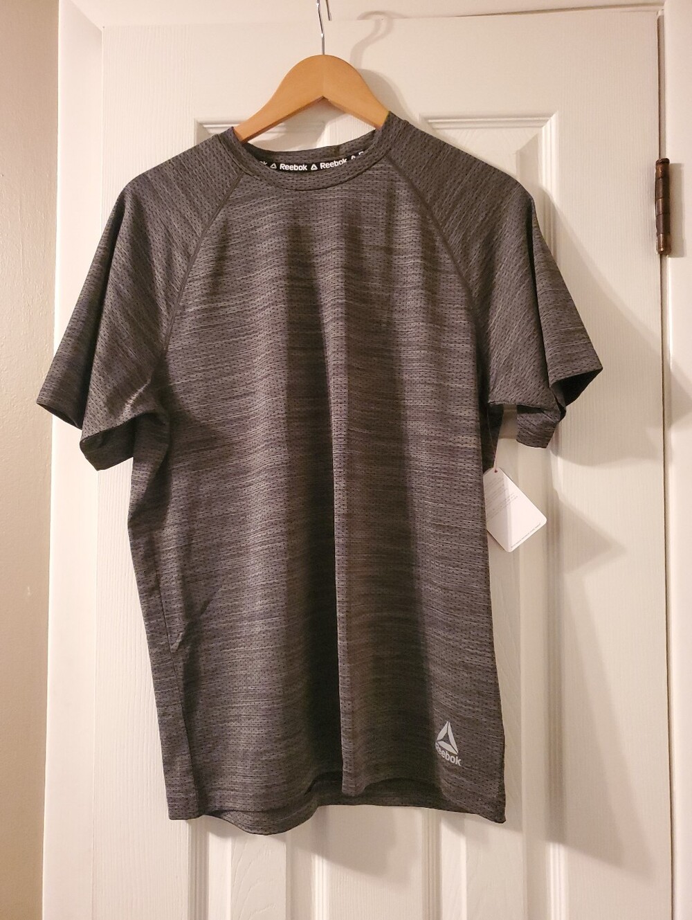 Reebok Men’s Dark Heather Gray Performance Short Sleeve Tee Small NEW